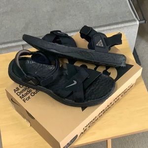 NIKE ACG AIR DESCHUTZ+ (Sz 12)